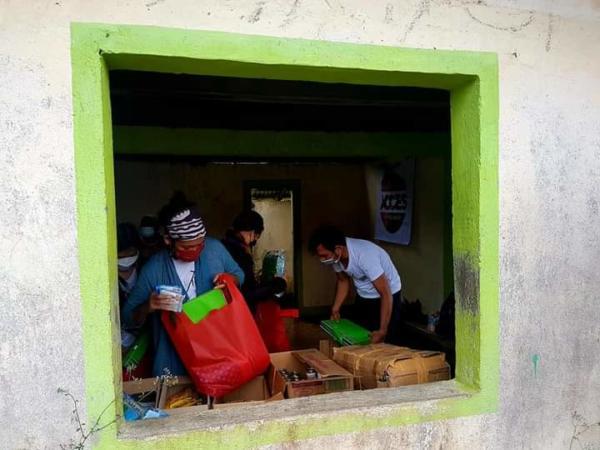 The Only place that they can use to distribute the goods - A BUS STOP.